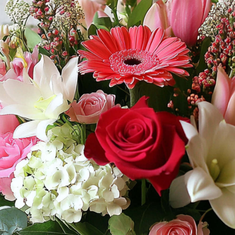 Standard post published to Donna's Garden Florist & Flower Delivery at June 20, 2025 17:00